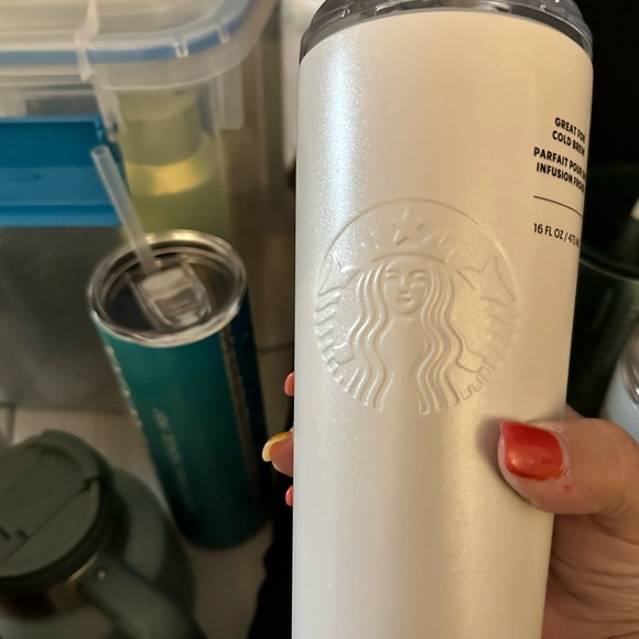 Set if 4 pure white Starbucks tumblers - Picture 2 of 3